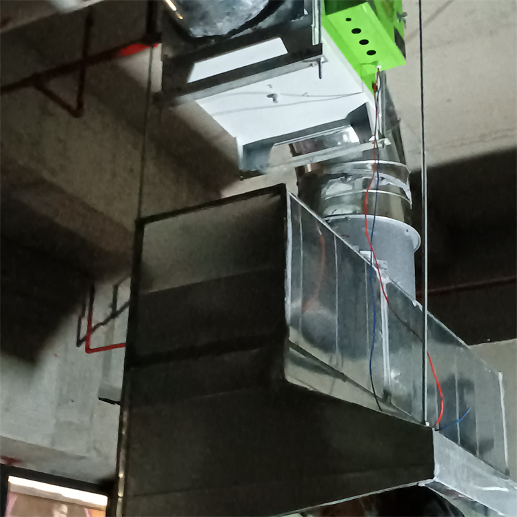 深圳市龙岗区君华时代五谷鱼粉餐厅厨房排烟管道安装工程案例