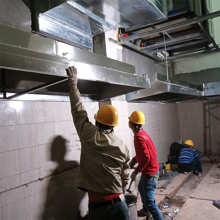 深圳宝安区石岩世杰餐饮管理有限公司食堂厨房排油烟管道安装工程案例